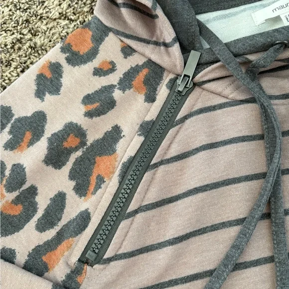 Maurice’s women’s hoodie new with tags size medium - Picture 5 of 8